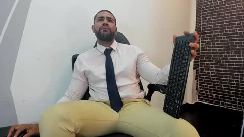 ali_farouk_ online show from 12/27/24, 12:39