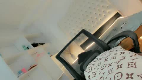 Annika 25yrs old online show from 12/07/24, 08:54