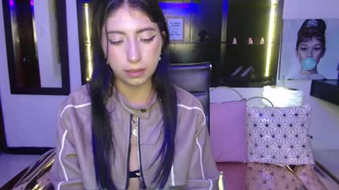 angela_diaz_ online show from 01/09/25, 12:06