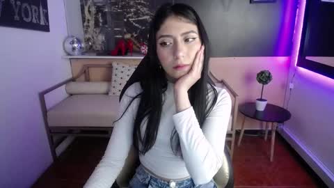 angela_diaz_ online show from 12/07/24, 10:31