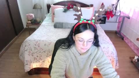 LAURA - A n n i e  S w a n online show from 12/17/24, 05:38