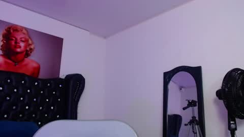 ariiaanaa_ online show from 12/18/24, 12:05