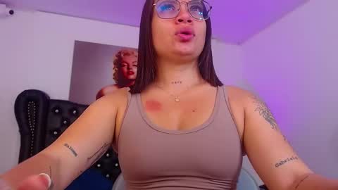 ariiaanaa_ online show from 11/28/24, 12:23