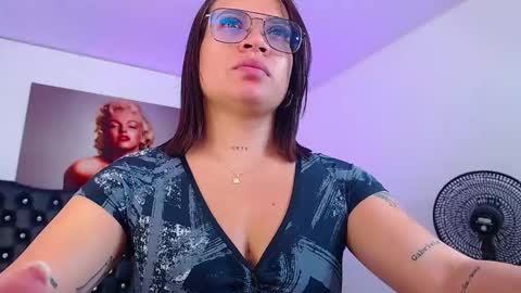 ariiaanaa_ online show from 11/26/24, 12:17