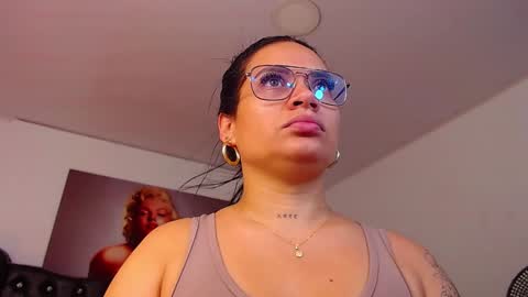 ariiaanaa_ online show from 12/24/24, 11:53