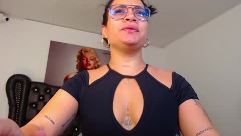 ariiaanaa_ online show from 12/26/24, 11:46