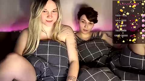 Arya brunett and Cassie blond online show from 11/19/24, 12:25