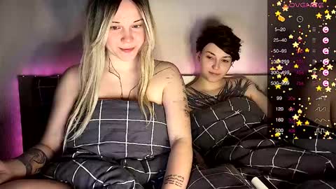 Arya brunett and Cassie blond online show from 11/24/24, 05:31