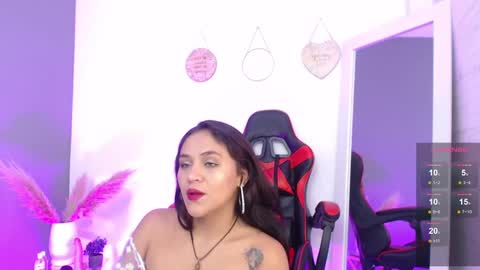 ashlyefox_ online show from 12/30/24, 12:23