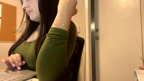 bella_dulce online show from 01/22/25, 07:35