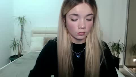 blondagirl_ online show from 12/12/24, 02:00