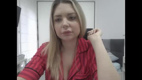 blondie8853033 online show from 01/02/25, 07:58