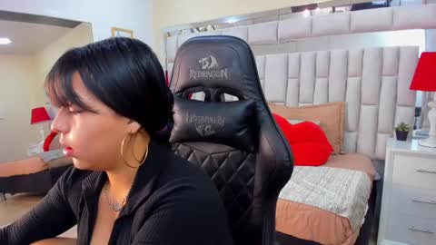 camile_claudel19 online show from 01/02/25, 12:18