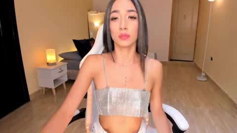 Alejandra online show from 11/16/24, 12:59