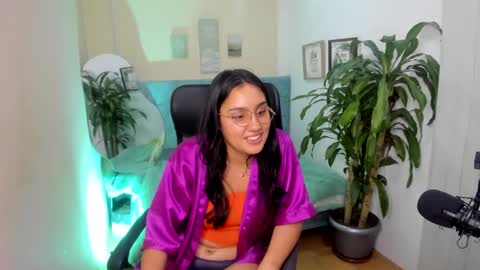 caroline_rodriguez_ online show from 11/15/24, 12:13