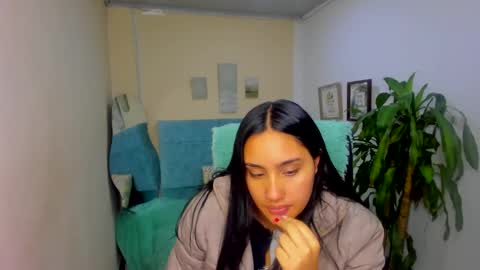 caroline_rodriguez_ online show from 12/05/24, 11:04