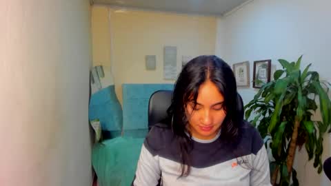 caroline_rodriguez_ online show from 12/07/24, 11:14