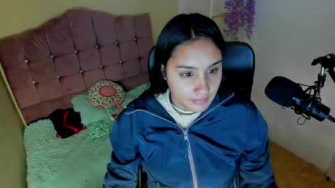 caroline_rodriguez_ online show from 11/30/24, 03:30