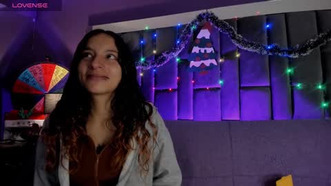 Isabella curly hair - Anastasia short hair  online show from 12/14/24, 04:18