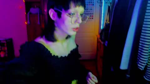 Chloe-Lorelei online show from 01/07/25, 09:45