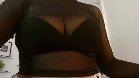 chloee_hott_ online show from 12/12/24, 12:13