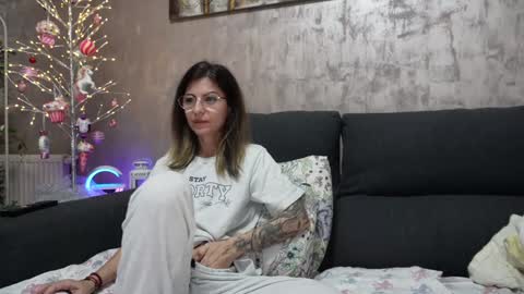 crissy_love online show from 12/18/24, 12:28