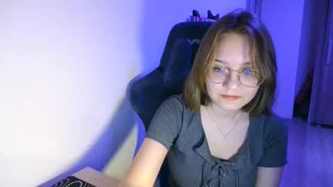 cutie_vikkie online show from 11/14/24, 01:47