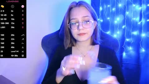 cutie_vikkie online show from 12/22/24, 06:10