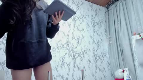 dafne_quenn online show from 12/14/24, 12:32