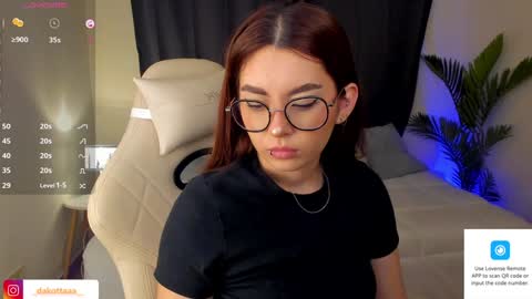 dakottaa__ online show from 12/21/24, 10:41