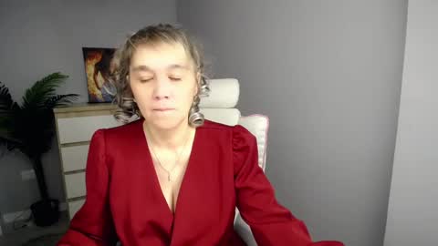 divine_lady_ online show from 12/16/24, 01:04