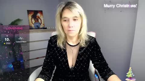 divine_lady_ online show from 12/19/24, 01:24