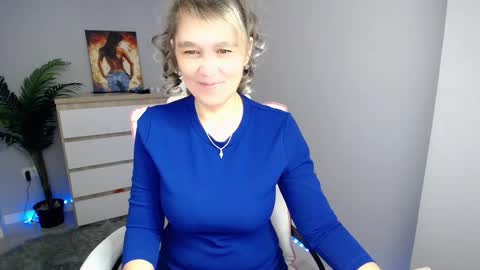 divine_lady_ online show from 12/15/24, 01:20