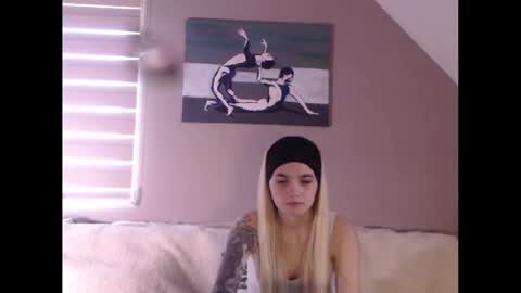 A girl online show from 01/07/25, 07:23