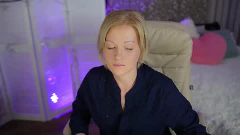 elizabet_ray online show from 11/12/24, 11:22