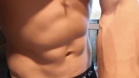 elliot_muscle02 online show from 12/10/24, 06:59