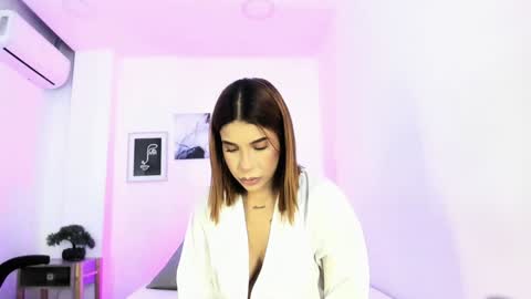 emelie_89 online show from 01/04/25, 11:39