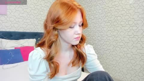 emelly_dream online show from 01/10/25, 07:46