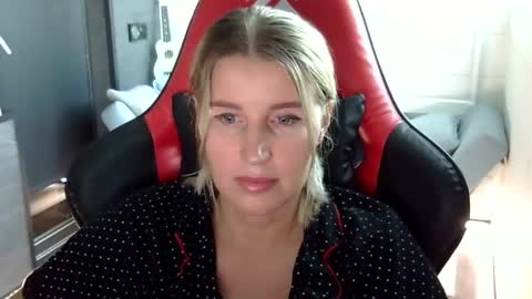 emily_nelson online show from 12/31/24, 12:02