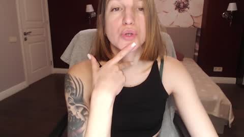 EmilyWalkers online show from 12/10/24, 08:14