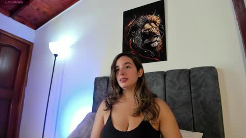 emmamiller_01 online show from 01/08/25, 02:01