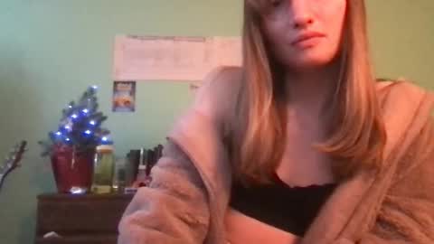 Esther Grey online show from 12/28/24, 08:16