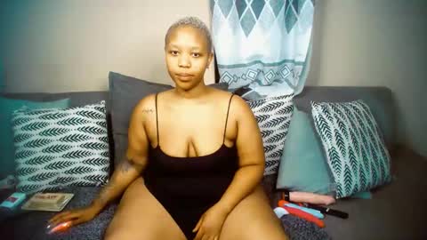 goldenpussy_xoxo online show from 12/17/24, 11:13