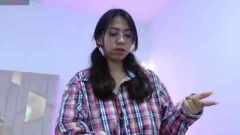 hollie_tay online show from 11/19/24, 03:14