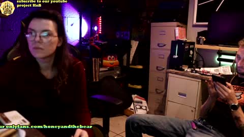 Honey and Bear online show from 12/26/24, 03:09