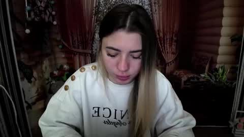 hot_leyla online show from 12/17/24, 12:22