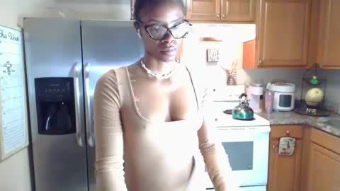 iman_love online show from 11/12/24, 06:45