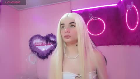 irina_lechera_ online show from 11/29/24, 11:27