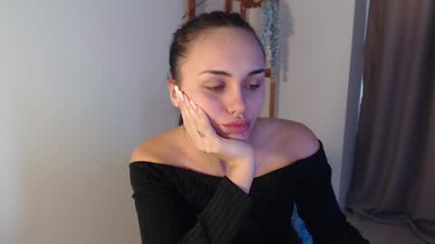 irinashayk18 online show from 12/15/24, 07:34