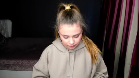 isabellabler online show from 11/20/24, 12:42